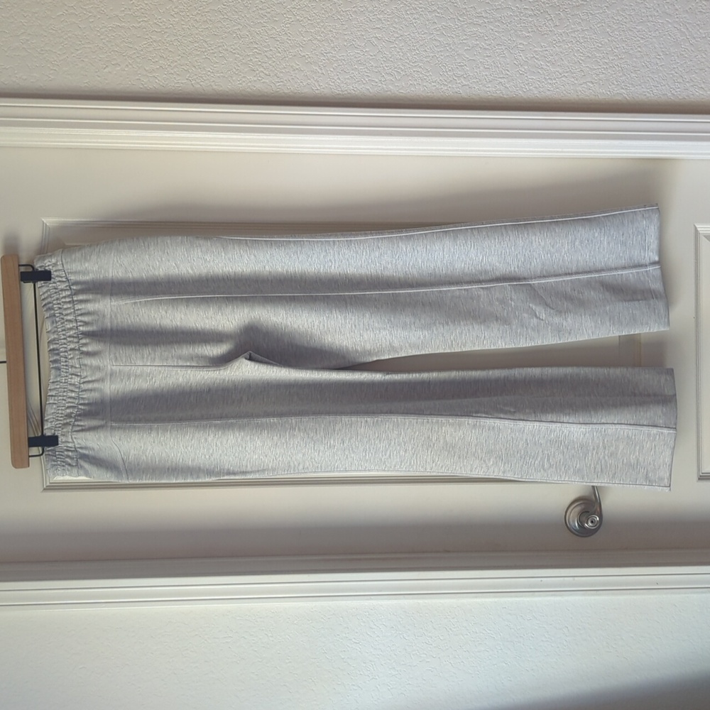 NWOT - Lululemon Softstreme High Rise Pant - Regular - Size 8 - Picture 4 of 7